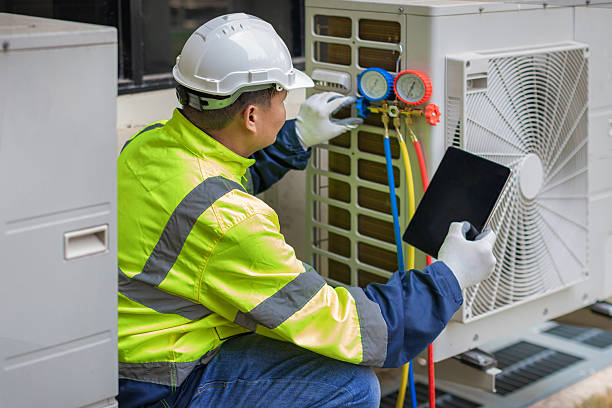 Professional Hvac technician working in Atascosa, TX